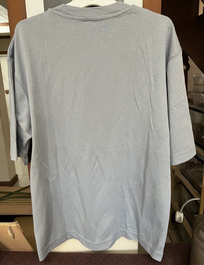 Uniqlo mens (Category: Tshirts & Polo Shirts ) located in Bacoor. Submitted by ayit. (Listing ID 1470168073, Image 2). Description: Orig personal japan - Brand: Uniqlo - Item: Men's t-shirt - Color: Pastel light blue / gray - Size: Medium (EU 50 / US 40) - Fit: Relaxed fit with short sleeves and crew neckline - Meetup available at Citta Italia Subdivision, Molino V, Bacoor, Cavite.