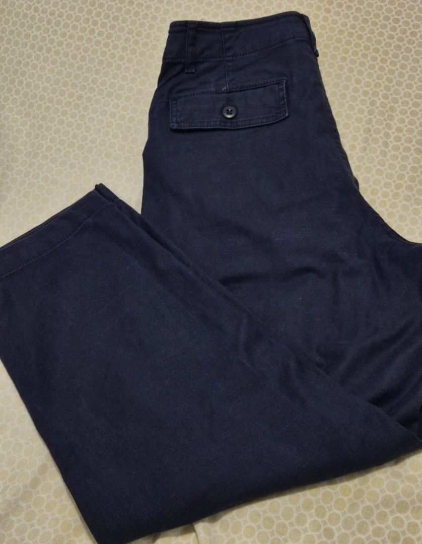 UNIQLO NAVY BLUE BAKER PANTS (Category: Other Bottoms) located in Baguio. Submitted by uniq_lyn (Listing ID 1470266960, Image 3). Description: waist 58cm hip 85cm.