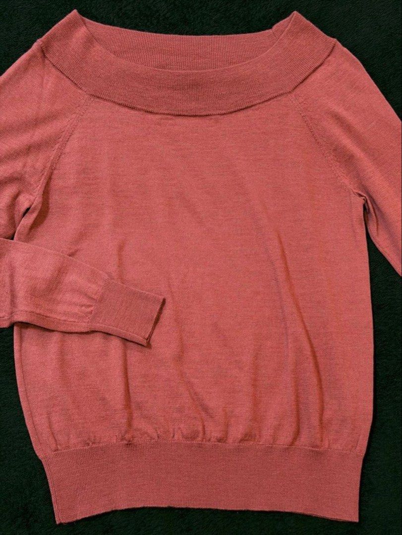 Uniqlo Off-Shoulder Sweater Longsleeve (Category: Longsleeves) located in Baguio. Submitted by iacy.finds (Listing ID 1470228677, Image 3). Description: Uniqlo off-shoulder knit sweater in a dusty pink shade. Made from 100% pure new wool, nice and warm. Ribbed collar, cuffs, and hem. Size M, fits bust 80-86 cm. Made in China. Great staple piece for cooler weather..
