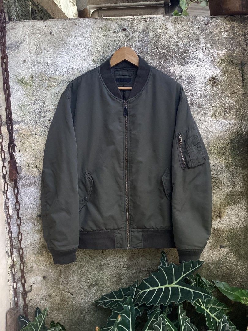 Uniqlo Olive Green Bomber Jacket MA-1 (Category: Coats, Jackets and Outerwear) located in Mangaldan. Submitted by manuelingalla_3rd (Listing ID 1470322459, Image 1). Description: - Brand: Uniqlo - Color: Classic Olive Green - Fit/Style: Bomber jacket with ribbed collar, cuffs, and hem - Pockets: Functional zip utility pocket on the left sleeve + two side pockets - Closure: Full front zipper - Interior: Warm quilted lining - Condition: Great for e