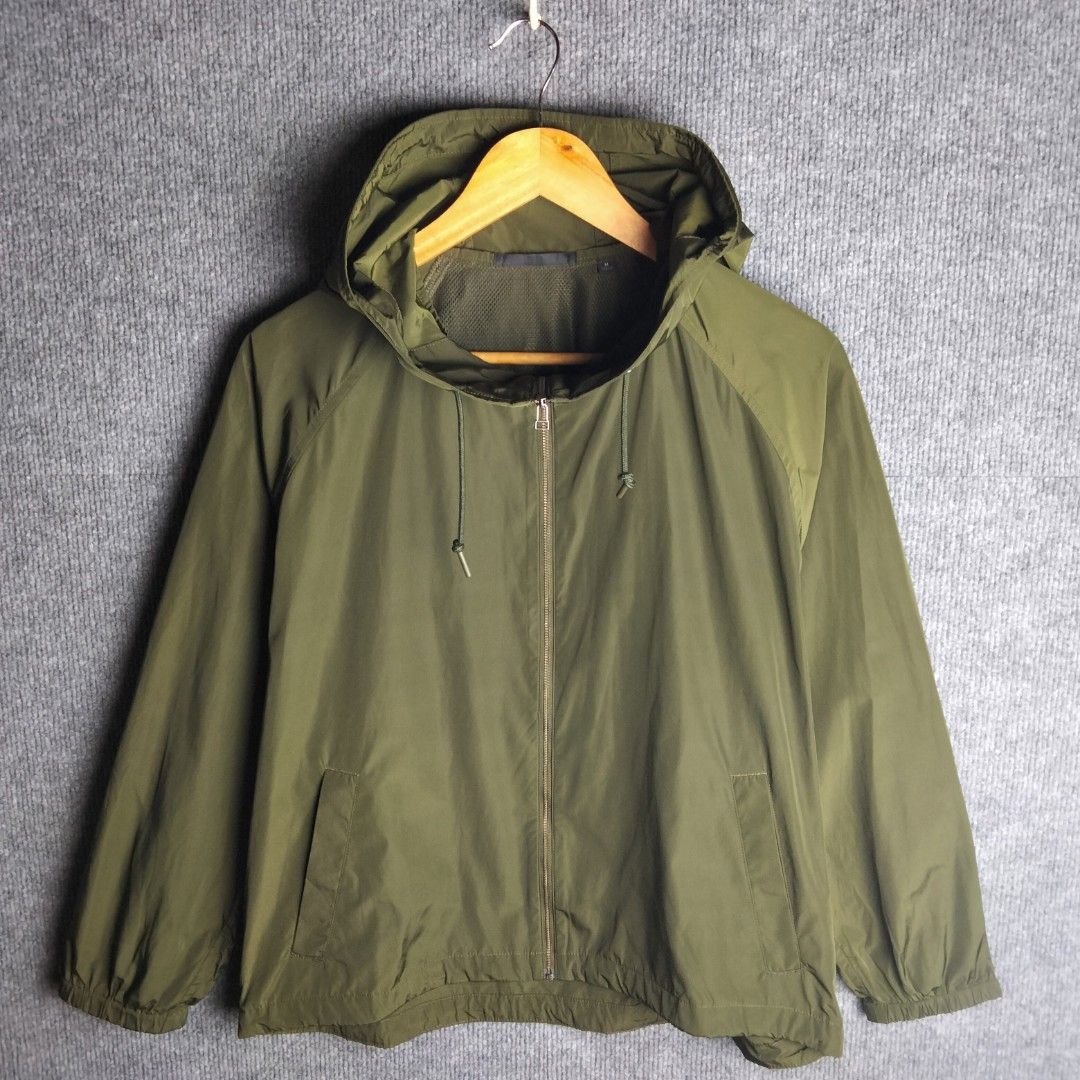 UNIQLO OVERSIZED HOODIE (Category: Coats, Jackets and Outerwear) located in Bulacan. Submitted by jibbxthrift (Listing ID 1470240111, Image 3). Description: UNIQLO OVERSIZED HODDIE SIZE: MEDIUM PRICE: 950+SF DIMES: (WIDTH 26) (LENGTH 23) COLOR RATE: 10/10 CONDITION: GOOD AS NEW ISSUE: NONE LOCATION: SJDM BULACAN CODE: #388 PM IF YOU ARE INTERESTED📩 MOP: THRU GCASH COURIER: J&T.
