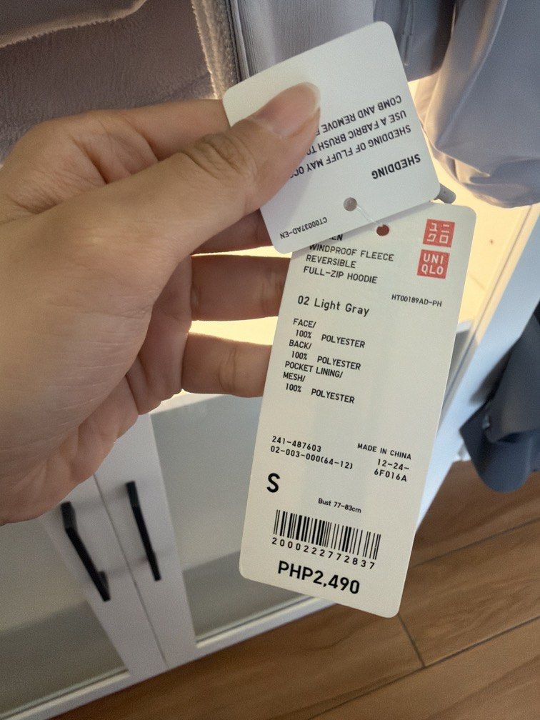 Uniqlo reversible fleece jacket (Category: Coats, Jackets and Outerwear) located in Quezon City. Submitted by destashingmycloset (Listing ID 1470163029, Image 2). Description: .