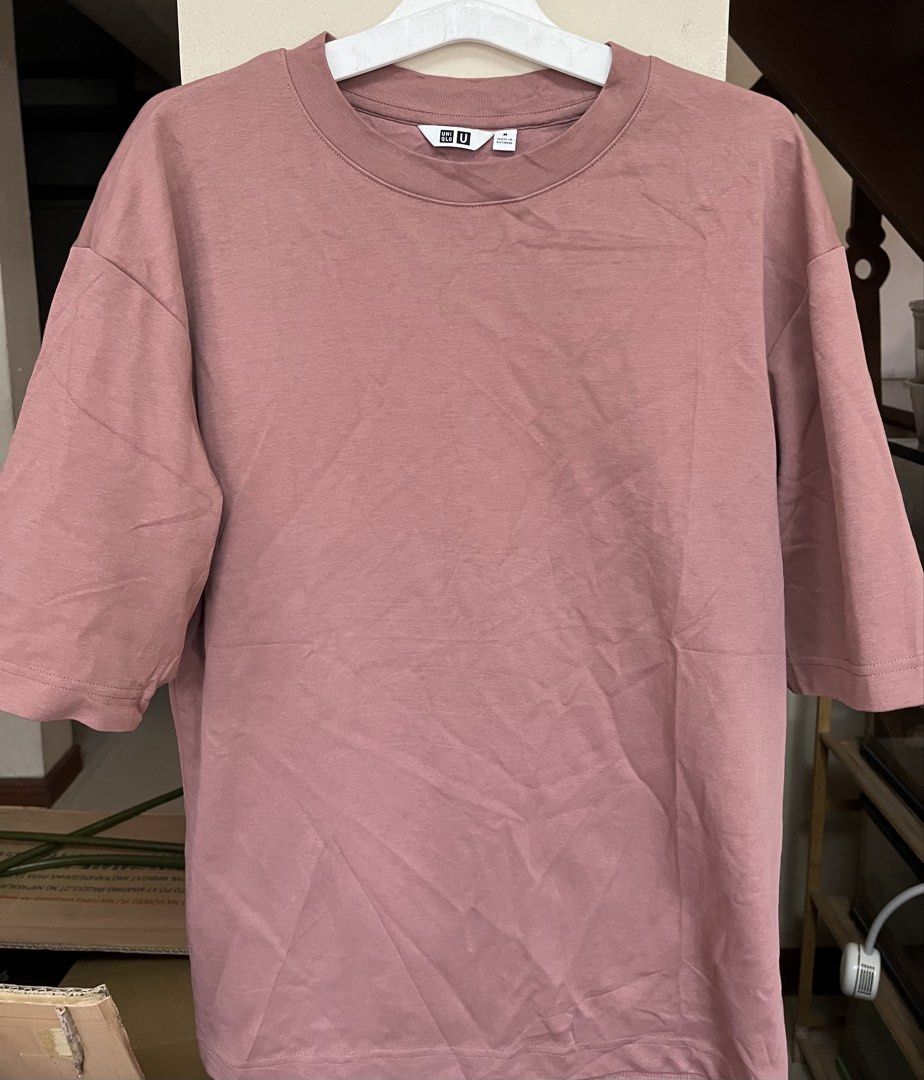 Uniqlo shirt (Category: Tshirts & Polo Shirts ) located in Bacoor. Submitted by ayit. (Listing ID 1470167048, Image 1). Description: - orig personal japan gling once used Brand: Uniqlo U - Type: Men's Crew Neck T-Shirt - Size: Medium (M) - Color: Dusty Rose / Mauve Pink - Fit: Relaxed / Oversized - Condition: Excellent (4/4).