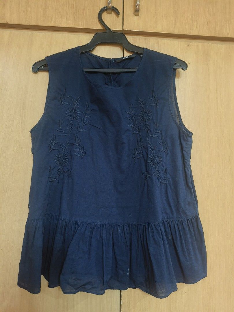 Uniqlo sleeveless (Category: Sleeveless) located in Quezon City. Submitted by majasaw88 (Listing ID 1470216869, Image 1). Description: - Brand: Uniqlo - Size: Medium - Color: Navy Blue - Material: Lightweight cotton (Made in China) - Design: Sleeveless with embroidered floral pattern on upper chest and gathered peplum hem - Condition: Good, ready to wear - Style Tip: Great for casual wear; easy to pair with jeans or shorts.