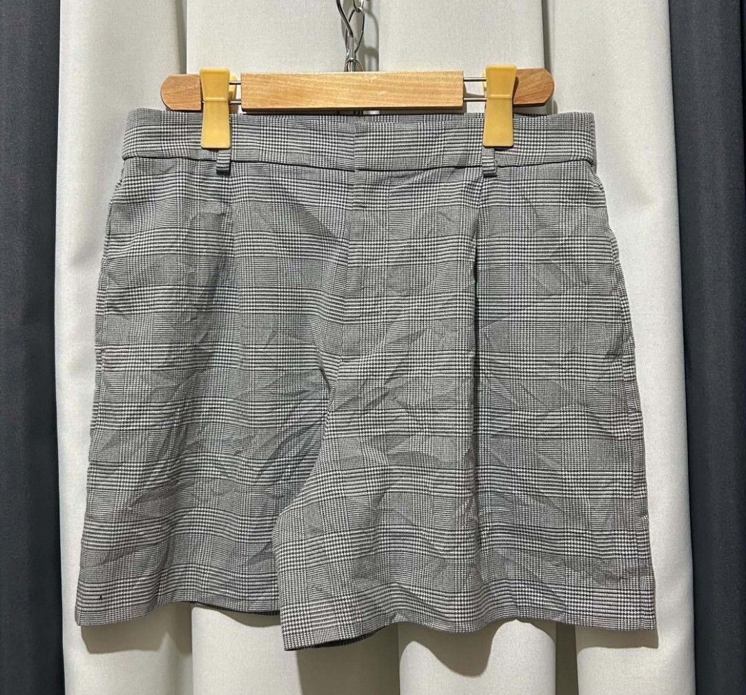 Uniqlo Smart Short (XL) (Category: Shorts) located in Guinobatan. Submitted by lorocathrifts (Listing ID 1470258591, Image 2). Description: Uniqlo Smart Short 🛒350‼️ 𝐒𝐢𝐳𝐞: XL on tag 𝐂𝐨𝐥𝐨𝐫: Gray 𝐂𝐨𝐧𝐝𝐢𝐭𝐢𝐨𝐧: Good ✨🆁🅴🅼🅸🅽🅳🅴🆁🆂✨ ♡ Mine now, pay now ♡ Color may slightly vary due to lighting. ♡ sf starts @51 +2 pesos for pouch 🛍️𝐕𝐢𝐚 𝐉&𝐓 💸𝐆𝐂𝐚𝐬𝐡 📍𝐁𝐢𝐜𝐨𝐥 .