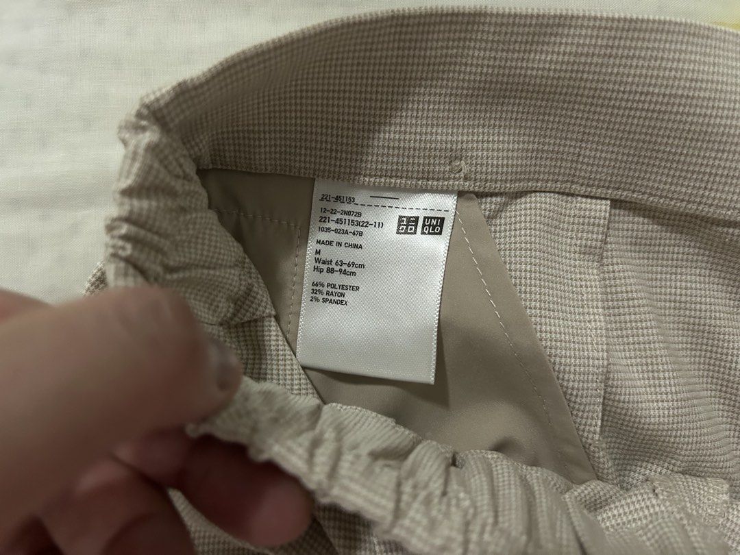 Uniqlo Smart Skort Houndstooth Beige Size M (Category: Skirts) located in Binangonan. Submitted by aubreys_preloved (Listing ID 1470141977, Image 3). Description: - Brand: Uniqlo - Style: Smart Skort - Color/Pattern: Houndstooth Beige - Size: Medium (Waist: 63-69 cm, Hips: 88-94 cm, Length 15.5 inches, Leg opening 13.5 inches) - RFS: Decluttering - Only worn once - Original price: 1,490 - Location: Binangonan (Tagpos) -MOP: Gcash / GoTyme only -M