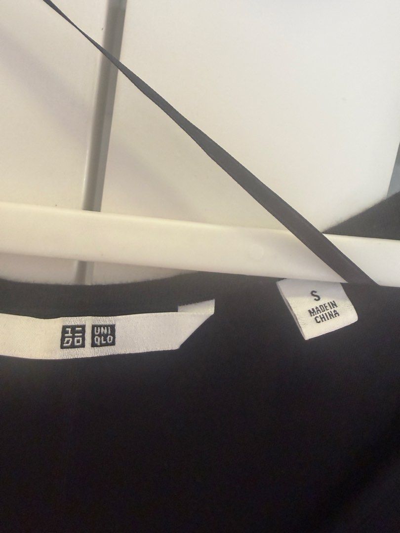 Uniqlo top (Category: Sleeveless) located in Quezon City. Submitted by destashingmycloset (Listing ID 1470208801, Image 2). Description: .