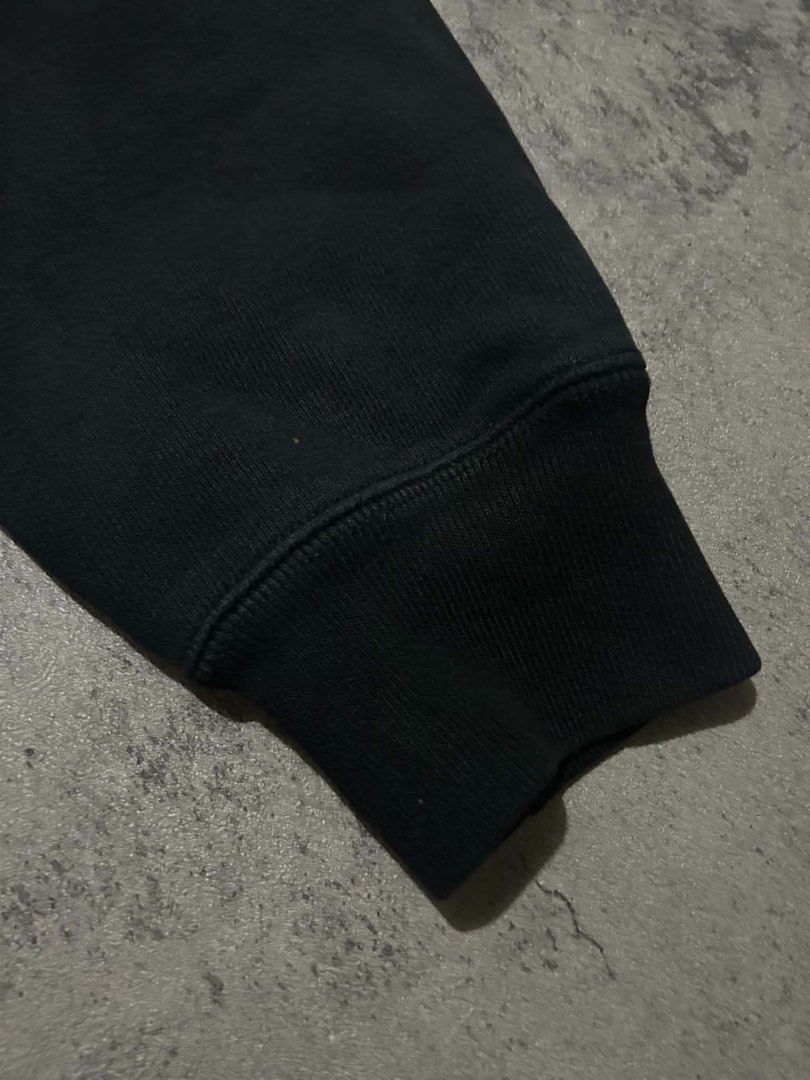 Uniqlo U Black Sweatshirt Size M (Category: Coats, Jackets and Outerwear) located in Batangas. Submitted by yuellll (Listing ID 1470231162, Image 3). Description: Width:23.5 Length:27 Color Rate:10/10 Condition:10/10 Issue: N/A - Brand: Uniqlo U - Color: Solid Black - Size: Medium - Style: Crew neck, long sleeves with ribbed cuffs and hem - Design: Clean, minimalist look with solid construction - Origin: Made in China - Condition/Use: Great stapl