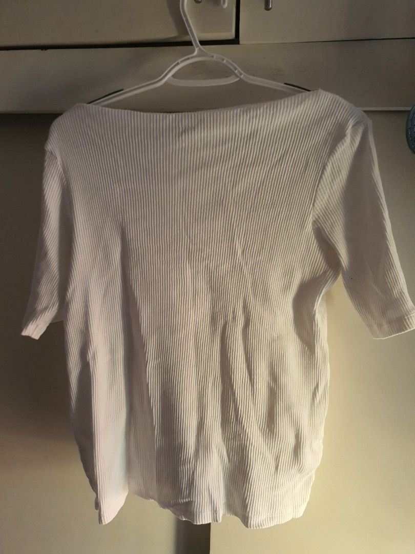 Uniqlo White Ribbed Top XL (Category: Longsleeves) located in Paranaque City. Submitted by love_opaque (Listing ID 1470227344, Image 1). Description: - Brand: Uniqlo - Color: White - Size: XL - Material: Stretchy ribbed fabric - Origin: Made in Vietnam - Style: Classic basic - Versatility: Easy to match with jeans or skirts - Condition: Clean and ready to wear.