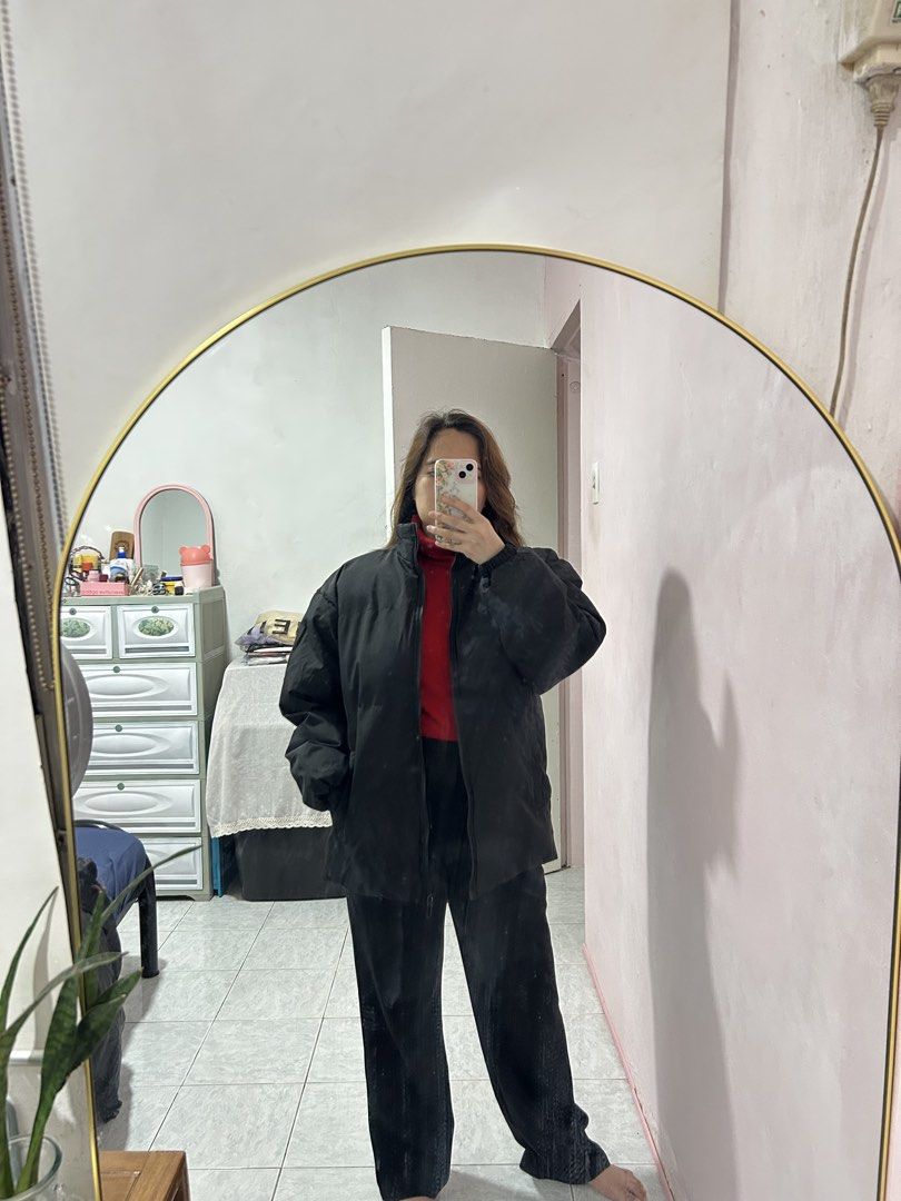 UNISEX Black Puffer Jacket Winter Outerwear (Category: Coats, Jackets and Outerwear) located in Makati City. Submitted by aizy_sell (Listing ID 1470263397, Image 1). Description: - Color: Solid black - Size: 2XL - Design: Padded for maximum warmth with a high collar - Closure: Front zipper - Sleeves: Long with fitted cuffs - Condition: Clean and ready for your winter wardrobe.