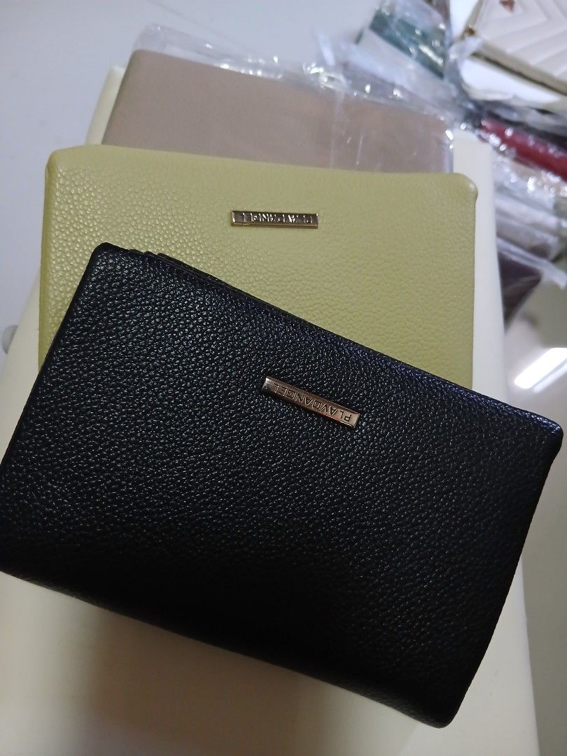Unisex Medium purses OG imported (Category: Wallets & Card holders) located in Calumpit. Submitted by collectionspurses (Listing ID 1470156465, Image 1). Description: 3 colors avail only limited designs and stock 1 black 1 beige 1 Apple green 745 only each ganda ng design!!.