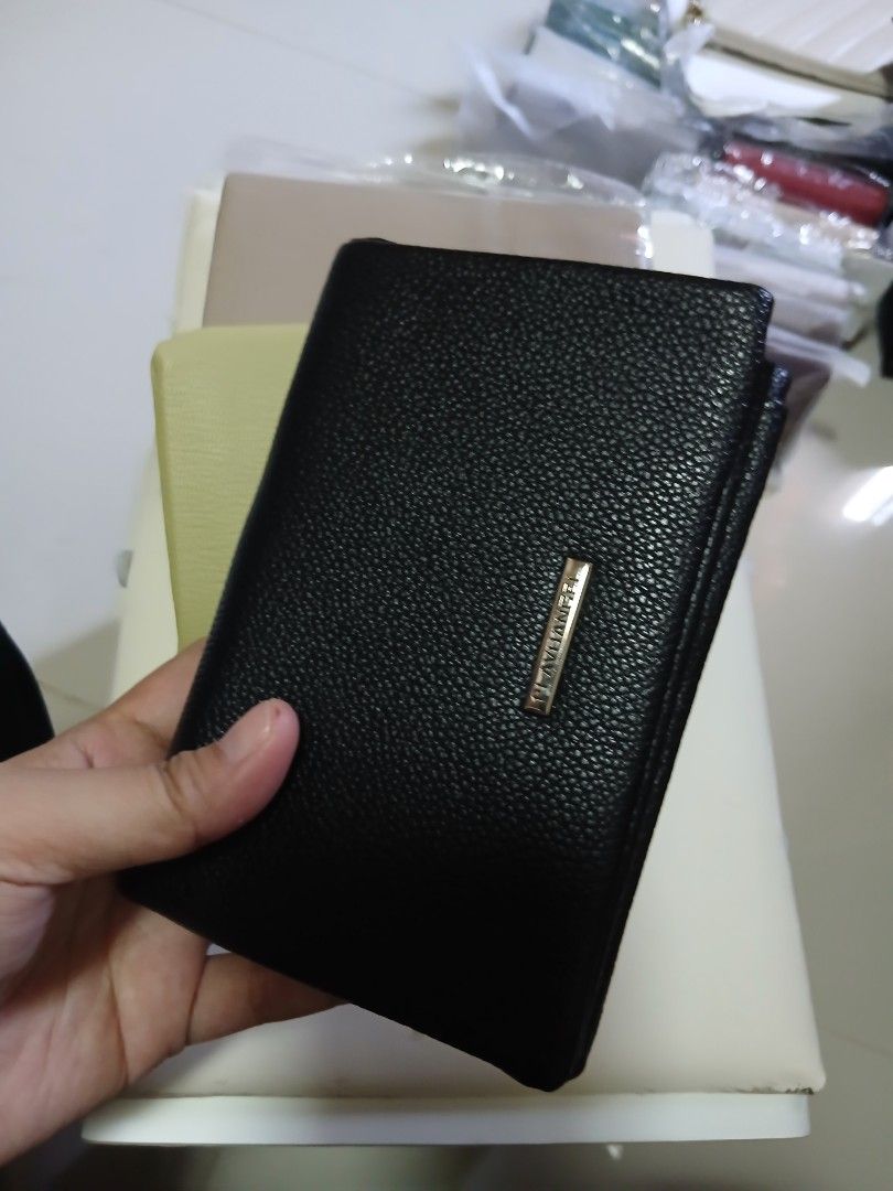 Unisex Medium purses OG imported (Category: Wallets & Card holders) located in Calumpit. Submitted by collectionspurses (Listing ID 1470156465, Image 3). Description: 3 colors avail only limited designs and stock 1 black 1 beige 1 Apple green 745 only each ganda ng design!!.