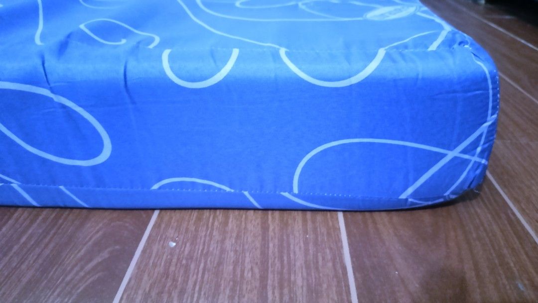 Uratex Foam Mattress Single Size Blue (Category: Bed Frames & Mattresses) located in Cavite. Submitted by santinop (Listing ID 1470195040, Image 1). Description: - Brand: Uratex - Size: Standard Single -36x75 -3.5 inch thickness - Color/Design: Blue with white swirl patterns and full prints - Condition: Clean, original warranty tag still attached interested buyers can pick up around Makaturing Mandaluyong. .
