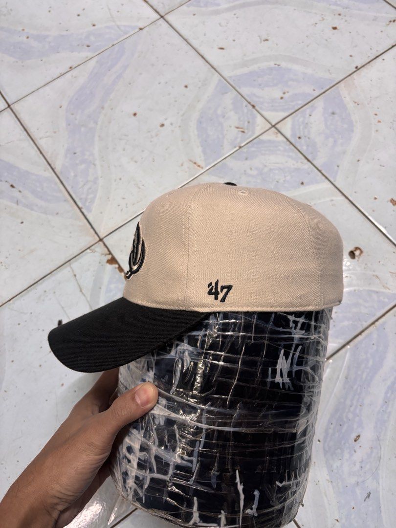 Utah Mammoth x 47Brand, Snapback (Category: Caps & Hats) located in Paranaque City. Submitted by kingdeward (Listing ID 1470142303, Image 3). Description: *Negotiable* Ukay Caps/Hats Casual need wash Parañaque Location Courier: Jnt/ LBC COP(Payment 1st) Lalamove.