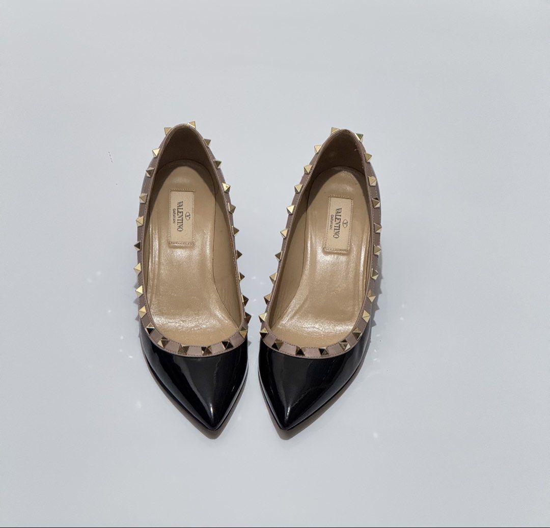 Valentino Garavani (Category: Wedges) located in Quezon City. Submitted by byuklph (Listing ID 1470320809, Image 1). Description: Authentic 💯size37.5 Excellent condition Normal signs of used .