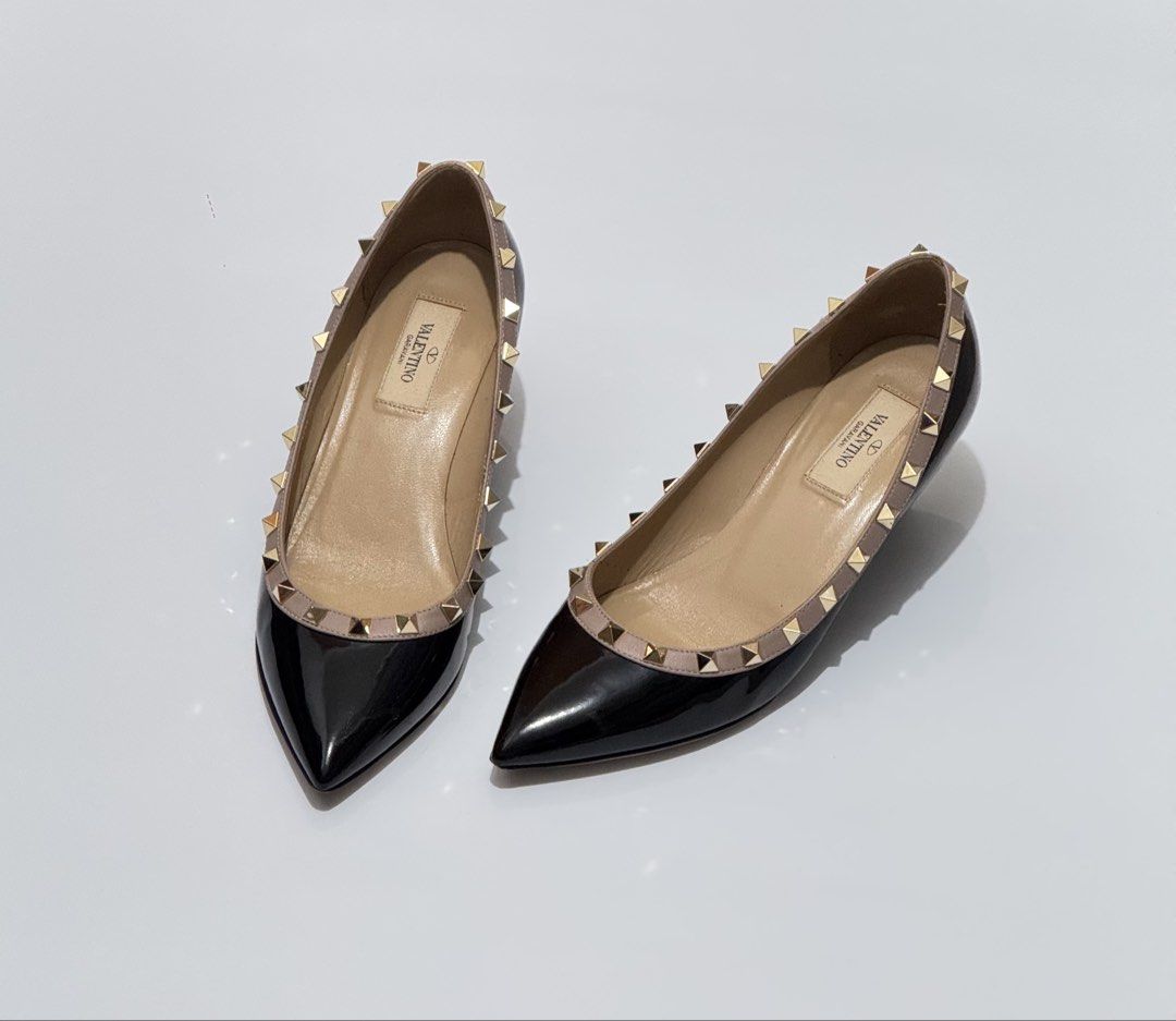 Valentino Garavani (Category: Wedges) located in Quezon City. Submitted by byuklph (Listing ID 1470320809, Image 2). Description: Authentic 💯size37.5 Excellent condition Normal signs of used .