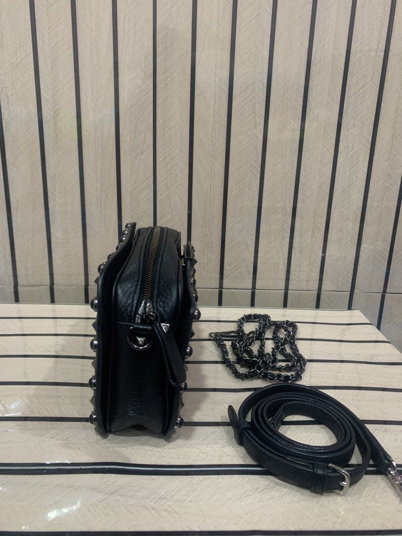 Valentino Garavani Rolling RockStud Camera Bag (Category: Cross-body Bags) located in San Fernando. Submitted by preluxuria_online_shop (Listing ID 1470272552, Image 3). Description: .