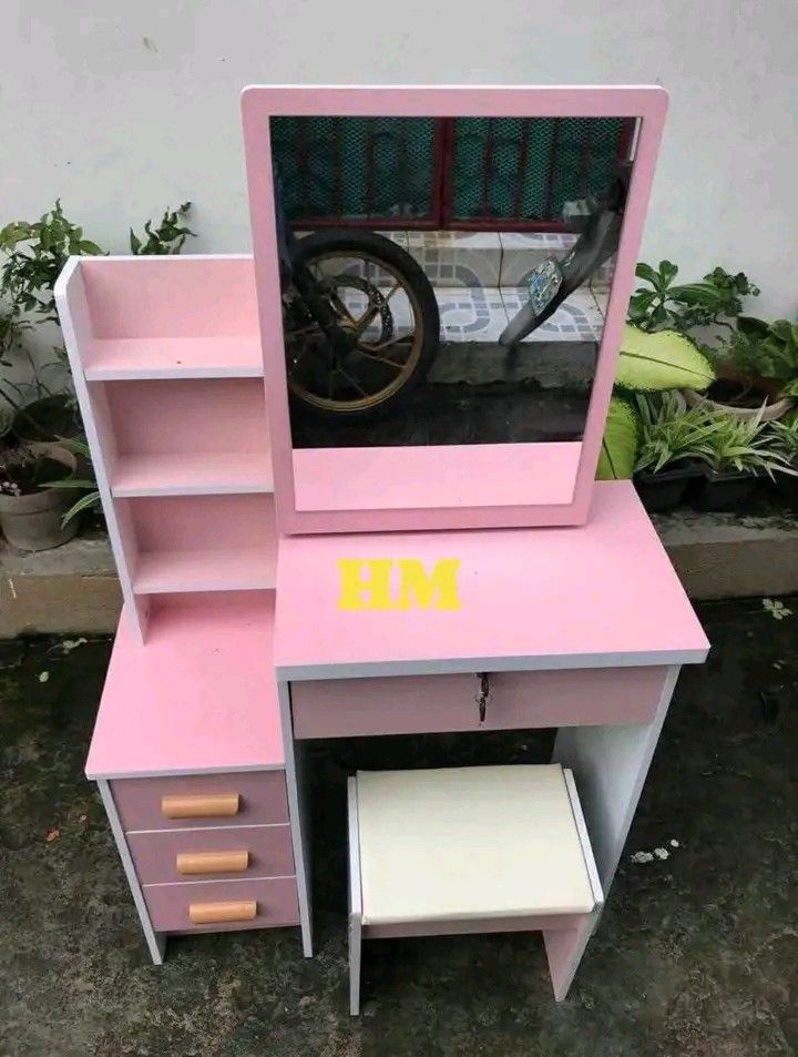 Vanity mirror (Category: Looking For) located in Manila. Submitted by berdenmarl01688 (Listing ID 1470337290, Image 3). Description: .