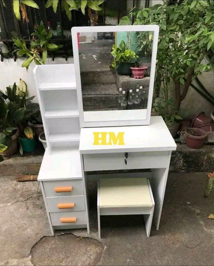 Vanity mirror (Category: Looking For) located in Manila. Submitted by berdenmarl01688 (Listing ID 1470337290, Image 2). Description: .