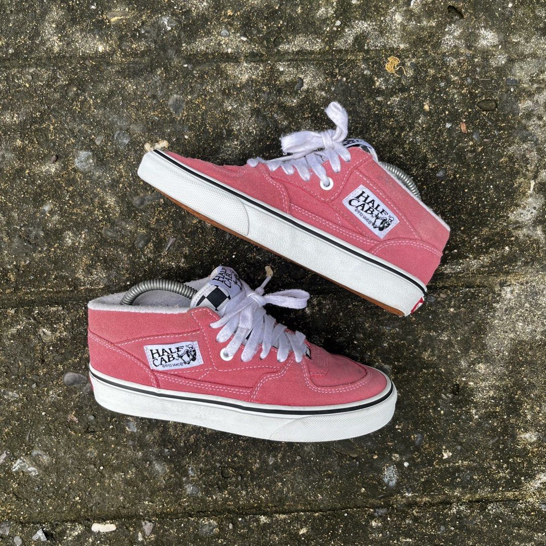 Vans Half Cab “pink” (Category: Sneakers) located in Iloilo. Submitted by singkomils.ilo5000 (Listing ID 1470230796, Image 3). Description: Vans Half Cab “pink” Size 36.5 Excellent condition No flaws Iloilo City.