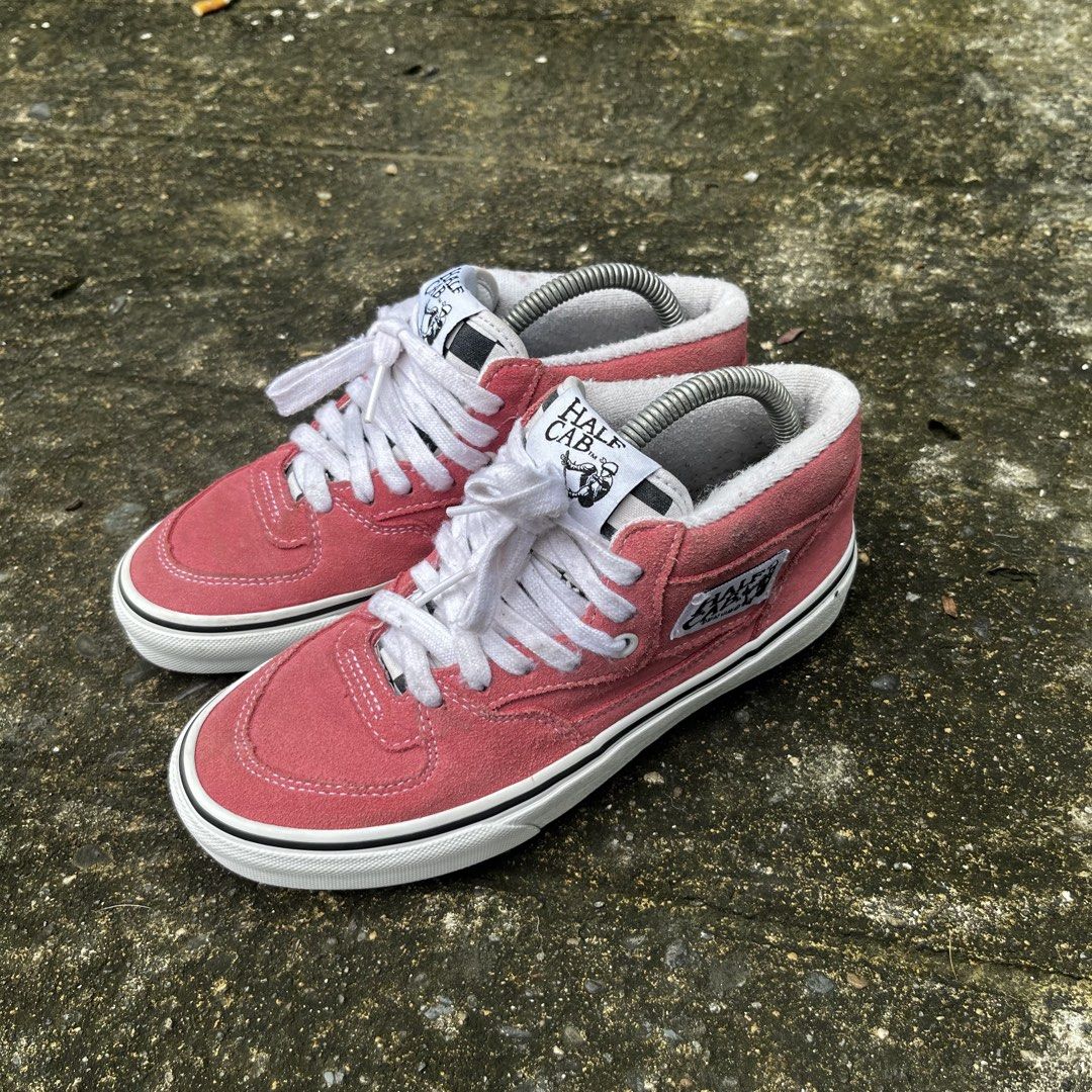 Vans Half Cab “pink” (Category: Sneakers) located in Iloilo. Submitted by singkomils.ilo5000 (Listing ID 1470230796, Image 1). Description: Vans Half Cab “pink” Size 36.5 Excellent condition No flaws Iloilo City.