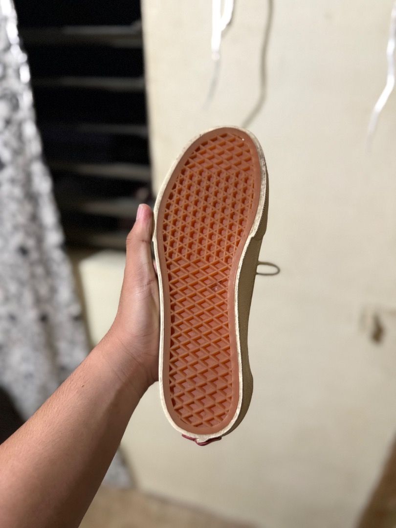 Vans Old Skool Beige Sneakers (Category: Sneakers) located in Molave. Submitted by thrifttashoe (Listing ID 1470307477, Image 3). Description: - Brand/Model: Vans Low-Top Sneakers Need wash lang to!.