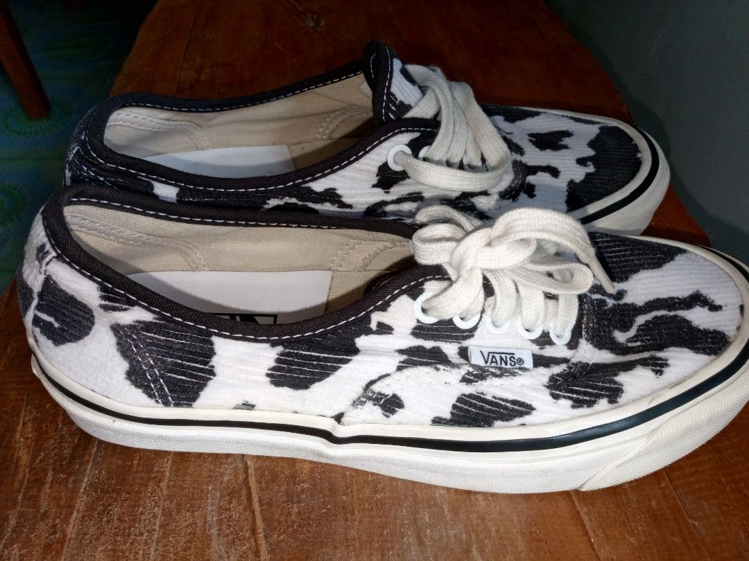 Vans shoes (Category: Sneakers) located in Siquijor. Submitted by jallthi4_12345 (Listing ID 1470215034, Image 3). Description: size 6.5 mens size 8 women's bnew condition MOP-gcash.