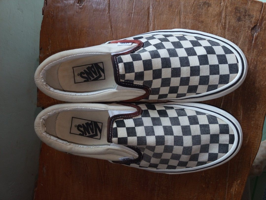 Vans slip on (Category: Sneakers) located in Siquijor. Submitted by jallthi4_12345 (Listing ID 1470214526, Image 2). Description: size 7 mens excellent condition MOP-gcash courier JNT EXPRESS.