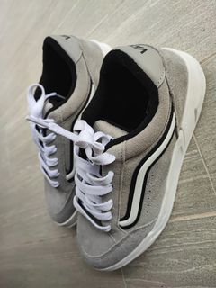 (Category: ) located in . Submitted by wardrobe14 (Listing ID 1470151093, Image 1). Description: .