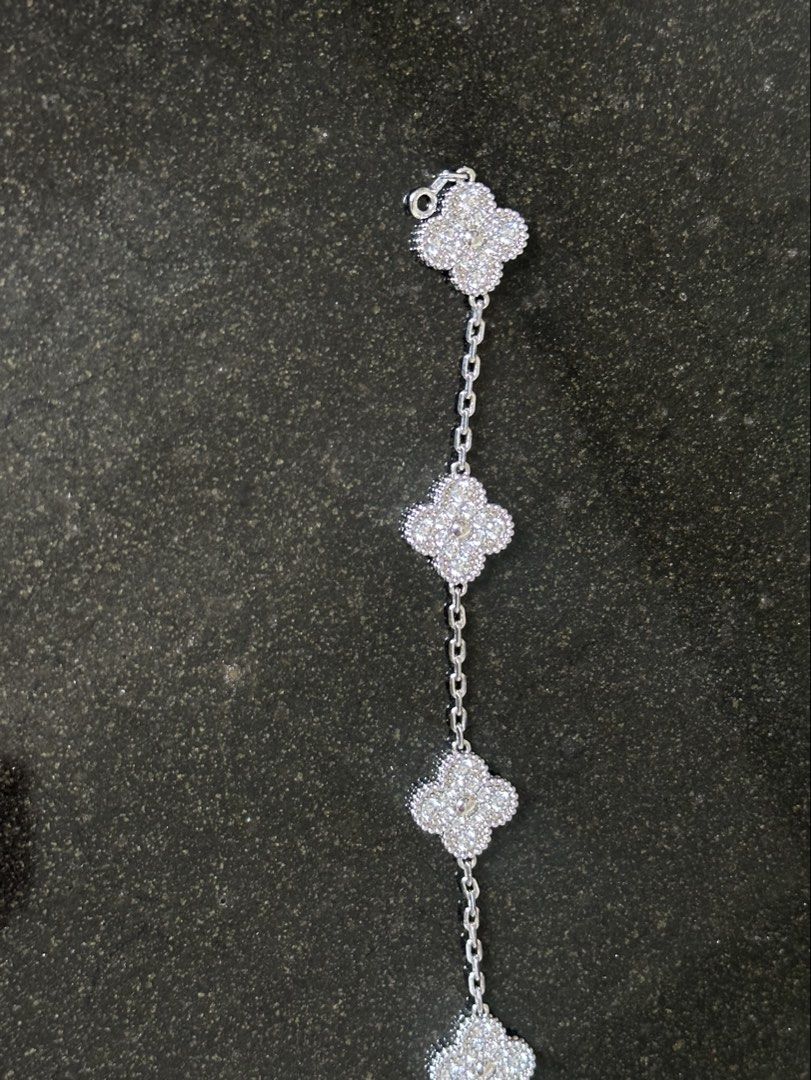 Vca Bracelet (Category: Jewelry) located in Manila. Submitted by lily_2567 (Listing ID 1470189730, Image 1). Description: 18k white gold Pm sa price.