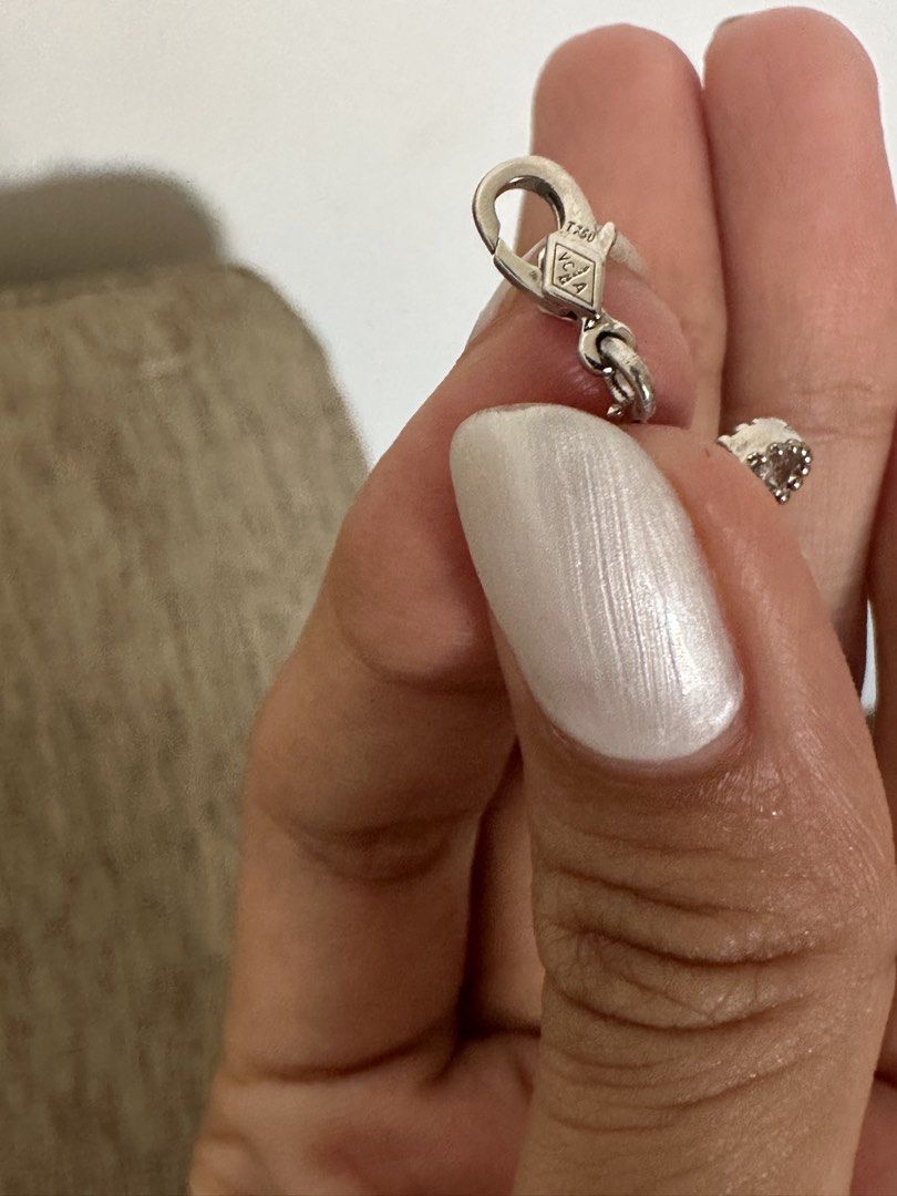 Vca Bracelet (Category: Jewelry) located in Manila. Submitted by lily_2567 (Listing ID 1470189730, Image 3). Description: 18k white gold Pm sa price.