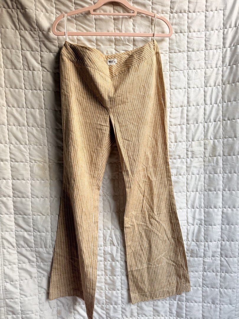 veeko vintage bottoms (Category: Other Bottoms) located in Manila. Submitted by lovesgisele. (Listing ID 1470266143, Image 2). Description: small to semi m 38 on tag.