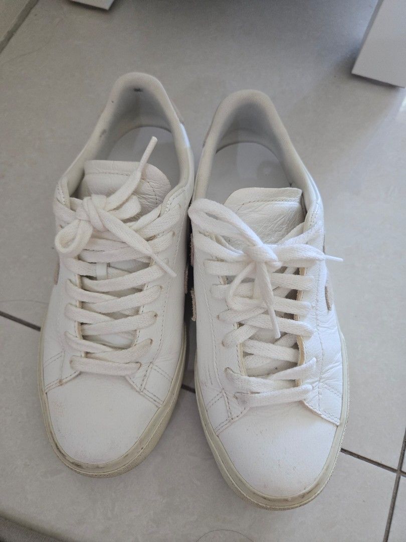 Veja Campo Sneaker in Extra White & Natural Suede (Category: Sneakers) located in Pasay City. Submitted by samcas (Listing ID 1470267440, Image 2). Description: - Veja Campo Sneaker in Extra White & Natural Suede - Size: 38 EUR / 7 US / 5 UK - Classic low-top style - White laces - Used only a few times.