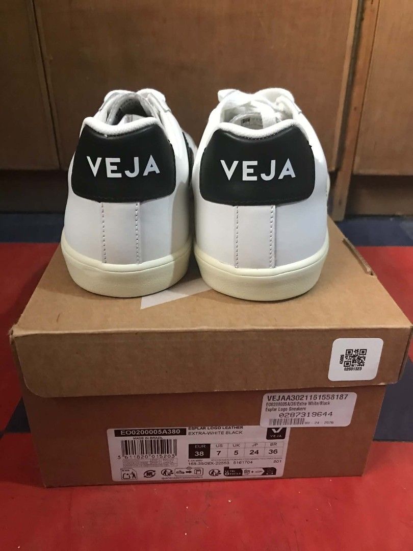 VEJA Shoes ORIGINAL (Category: Sneakers) located in Caloocan City. Submitted by reyhnn (Listing ID 1470188836, Image 2). Description: VEJA Authentic/Original Bought from USA Size 7 NEVER USED.