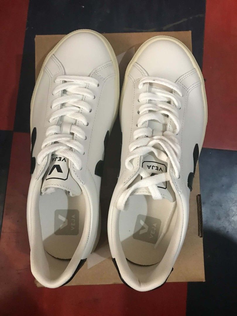VEJA Shoes ORIGINAL (Category: Sneakers) located in Caloocan City. Submitted by reyhnn (Listing ID 1470188836, Image 3). Description: VEJA Authentic/Original Bought from USA Size 7 NEVER USED.