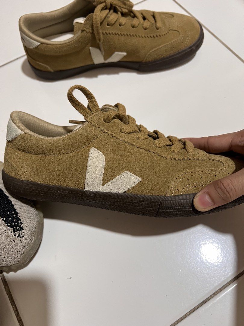 Veja Volley Suede Size US5 brown (Category: Sneakers) located in Manila. Submitted by cheddarph (Listing ID 1470303080, Image 2). Description: .