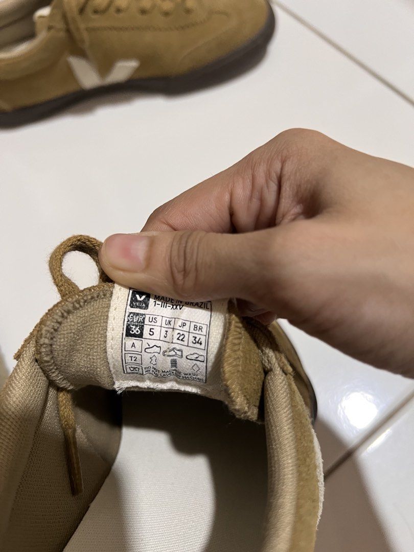 Veja Volley Suede Size US5 brown (Category: Sneakers) located in Manila. Submitted by cheddarph (Listing ID 1470303080, Image 3). Description: .