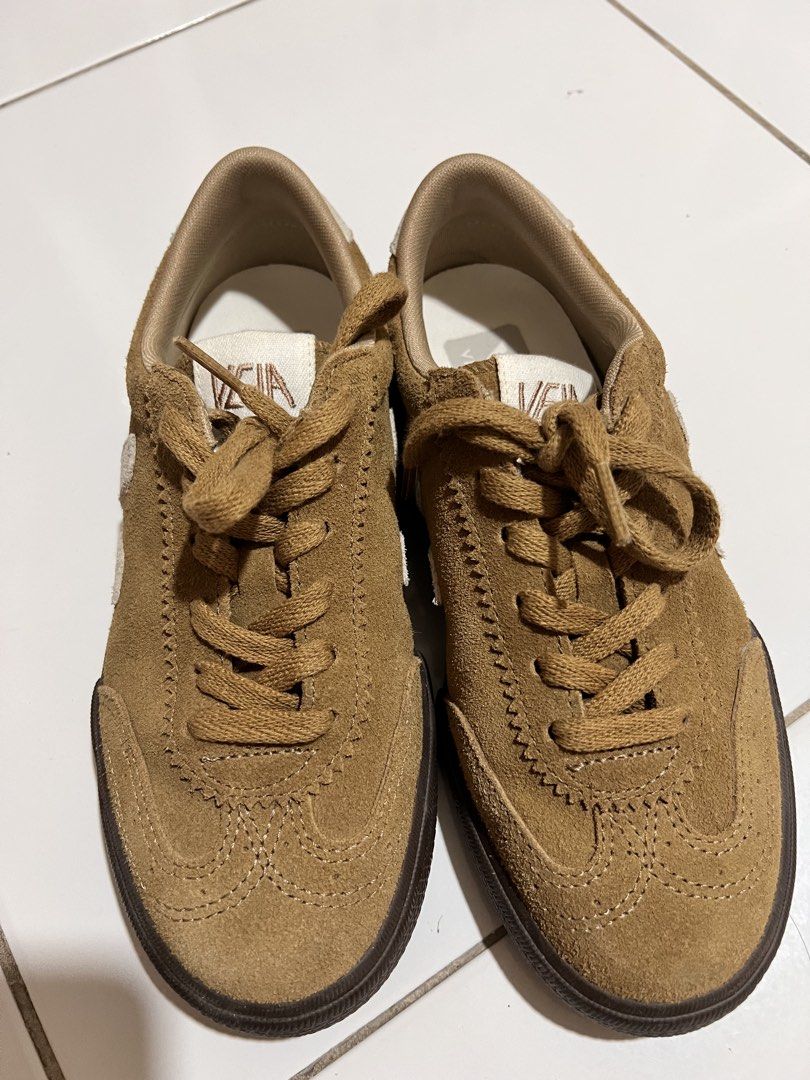 Veja Volley Suede Size US5 brown (Category: Sneakers) located in Manila. Submitted by cheddarph (Listing ID 1470303080, Image 1). Description: .