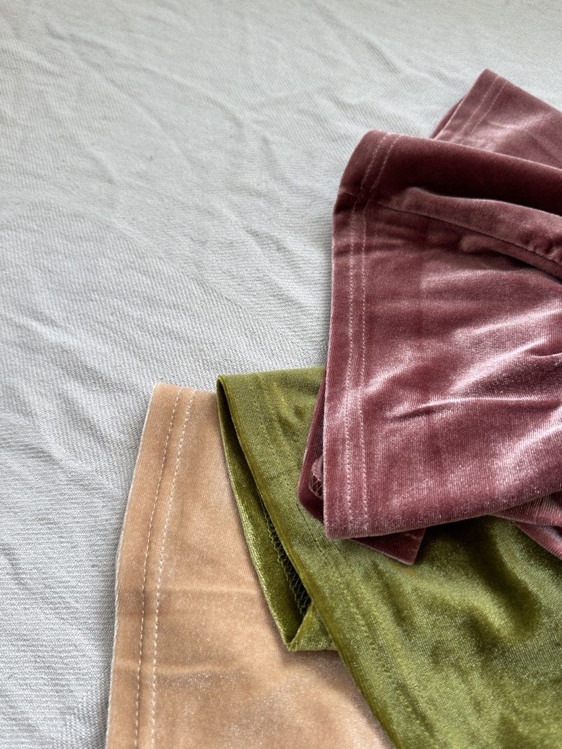 Velour Square Neck Crop Top Bundle Set of 3 (Category: Shirts) located in Lipa City. Submitted by collbyisidora (Listing ID 1470311795, Image 2). Description: free returns accepted if the item is proven to be fraudulent or misrepresented.💗 sold as set..