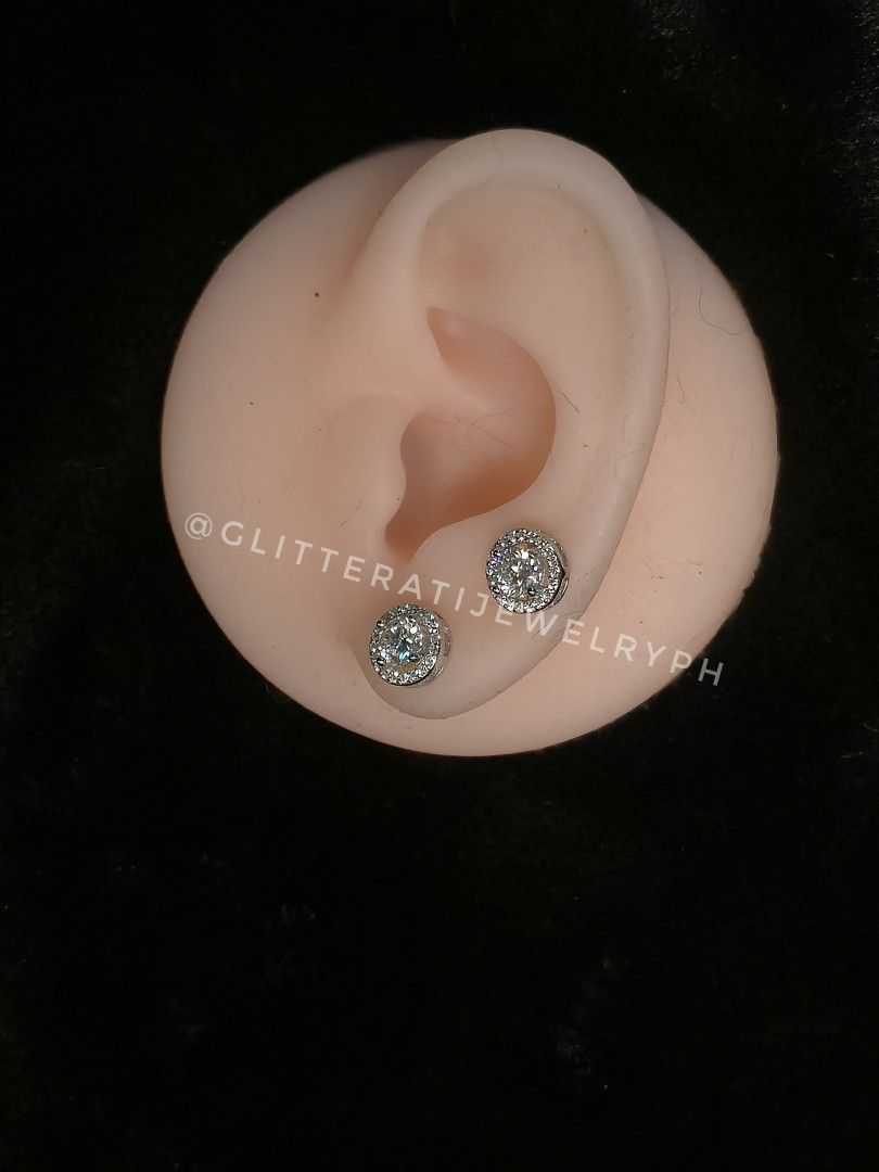 Vermeil 1ct. Moissanite Diamond Stud Earrings (Category: Body Jewelry) located in Quezon City. Submitted by karlleseshops (Listing ID 1470315045, Image 2). Description: Vermeil Stud Earrings Stone: Moissanite Diamond with GRA Certificate Stone size: 1carat (0.50ct each) Color Grade: D color Clarity: VVS-IF Metal: 92.5% Sterling Silver, electroplated with platinum earrings with 92.5% sterling silver pakaw and silicon included WITH FREE: ✅️ 1x jewe