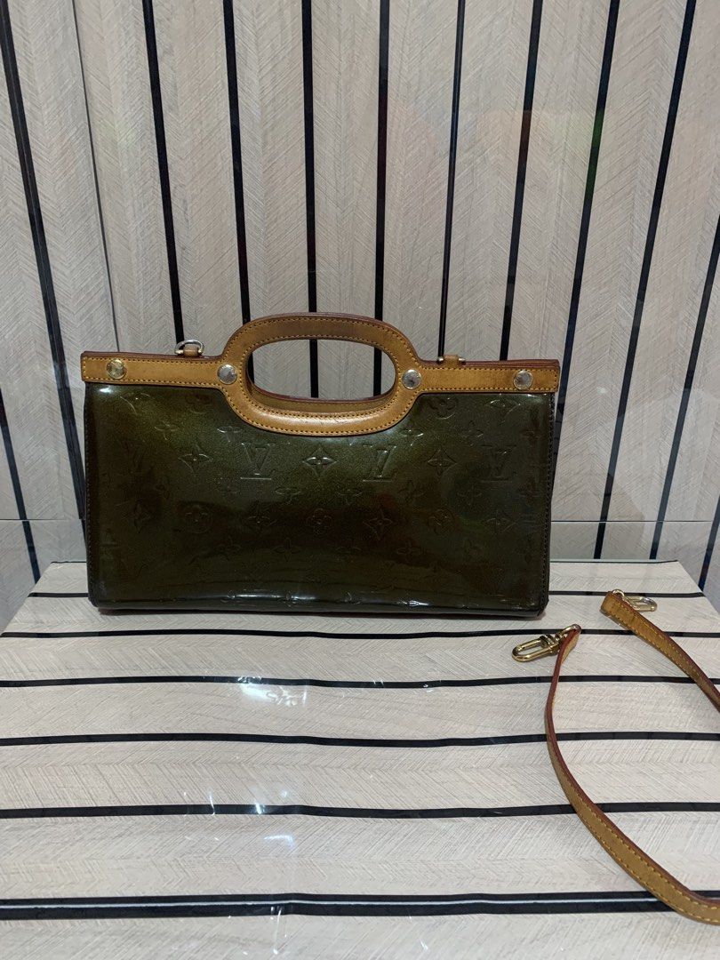 Vernis Roxbury (Category: Shoulder Bags) located in San Fernando. Submitted by preluxuria_online_shop (Listing ID 1470277801, Image 2). Description: .