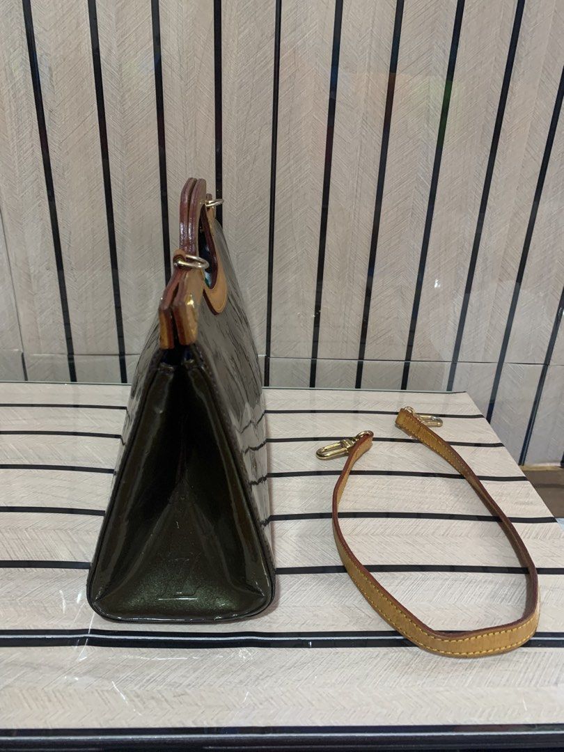 Vernis Roxbury (Category: Shoulder Bags) located in San Fernando. Submitted by preluxuria_online_shop (Listing ID 1470277801, Image 3). Description: .
