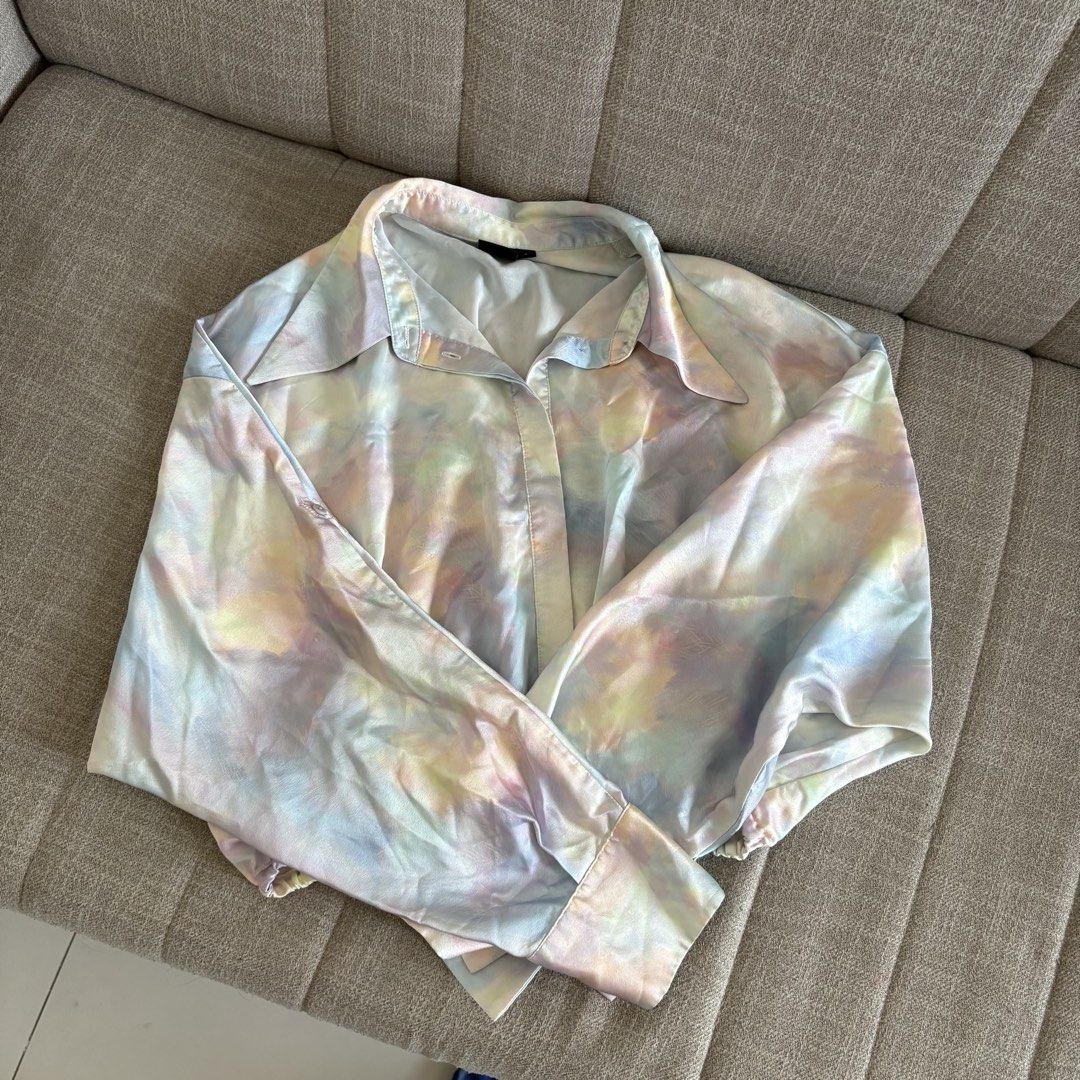 VERO MODA LOVER TOP (Category: Coats, Jackets and Outerwear) located in Pasig City. Submitted by _jinwifeu_ (Listing ID 1470220884, Image 1). Description: 📏 fits medium to large 📍 ortigas, pasig 💸 maribank,bdo, gcash, maya 🚚 same day delivery (lalamove, grab etc).