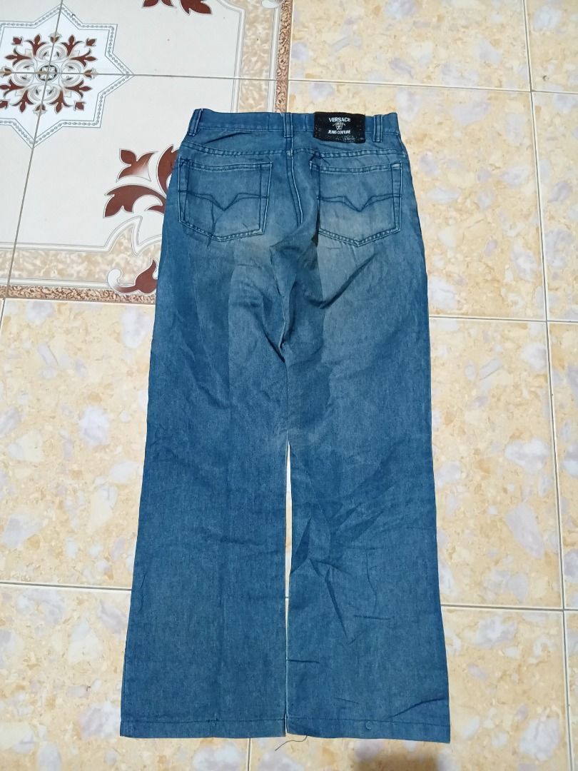 VERSACE BAGGY JEANS (Category: Luxury Apparel) located in Tacurong. Submitted by sindekatongdamit88 (Listing ID 1470349126, Image 2). Description: Waist: 28 Length: 37 Hem: 10 Leg Opening: 8 .