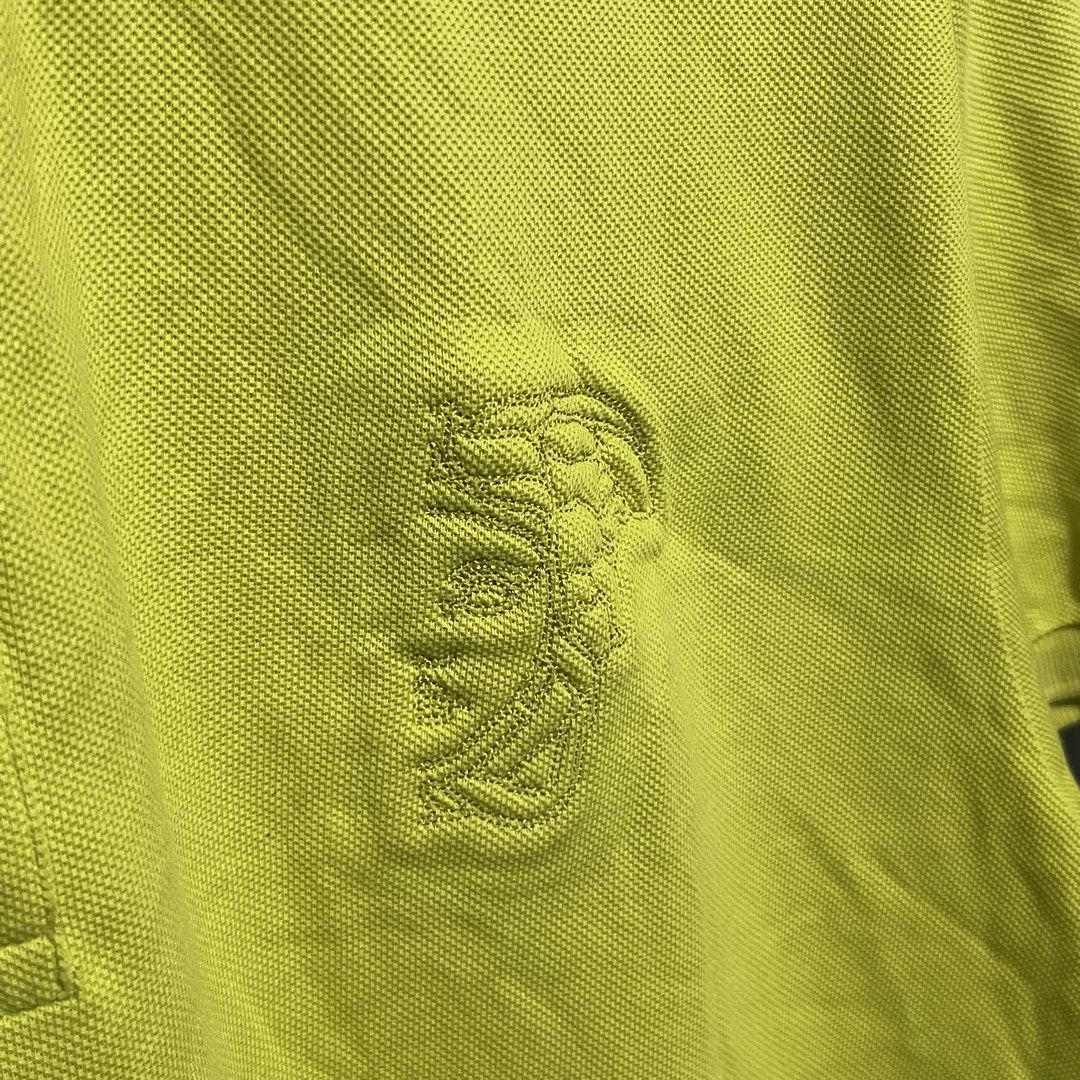 Versace Embroidered Medusa (Category: Luxury Apparel) located in Giporlos. Submitted by deloria_jhayr (Listing ID 1470274624, Image 2). Description: Excellent No issue W:23 L:28.5.