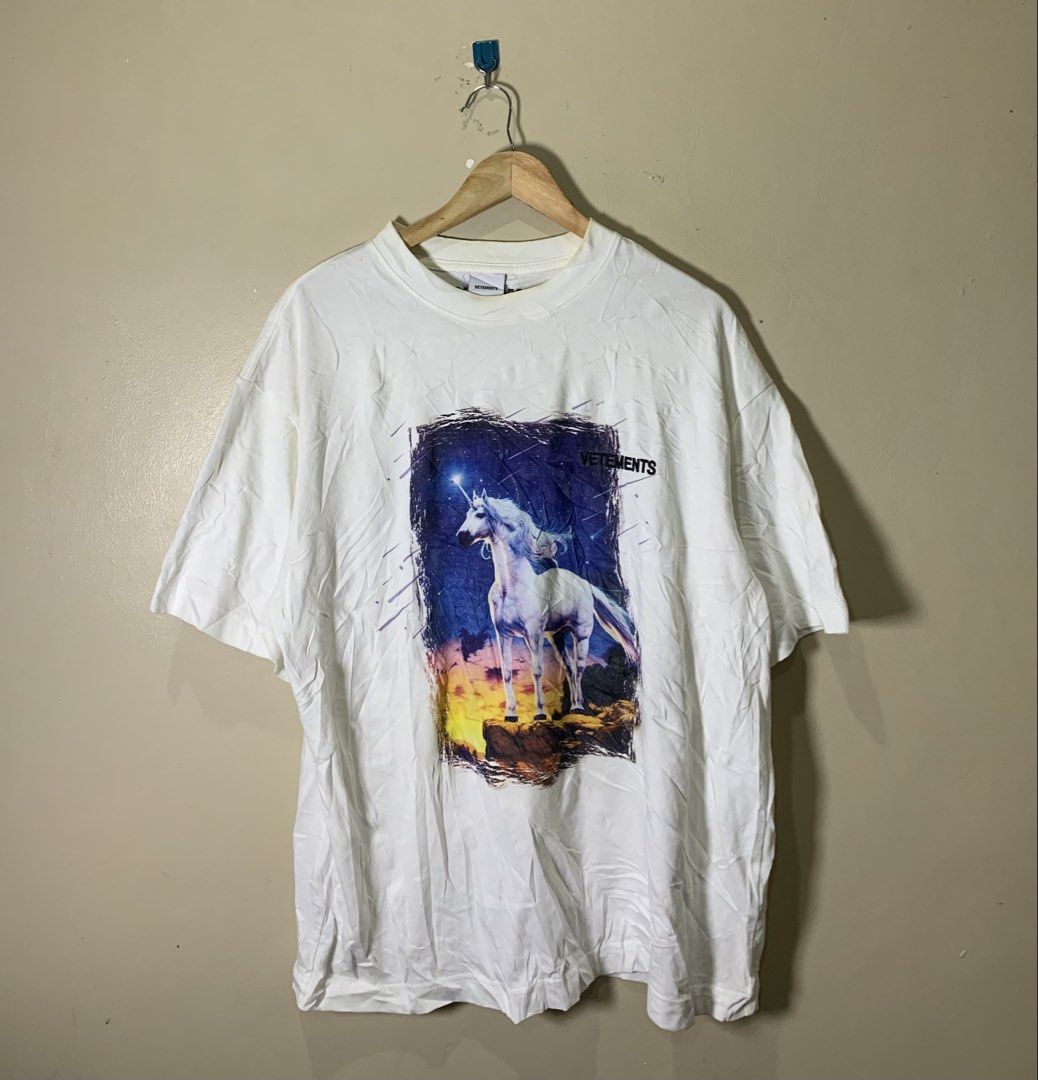 VETEMENTS tee shirt (Category: Tshirts & Polo Shirts ) located in Molave. Submitted by mysticbird_38213e (Listing ID 1470252244, Image 1). Description: Washable dirt Solid po nito Wash ko po muna, bago e ship .