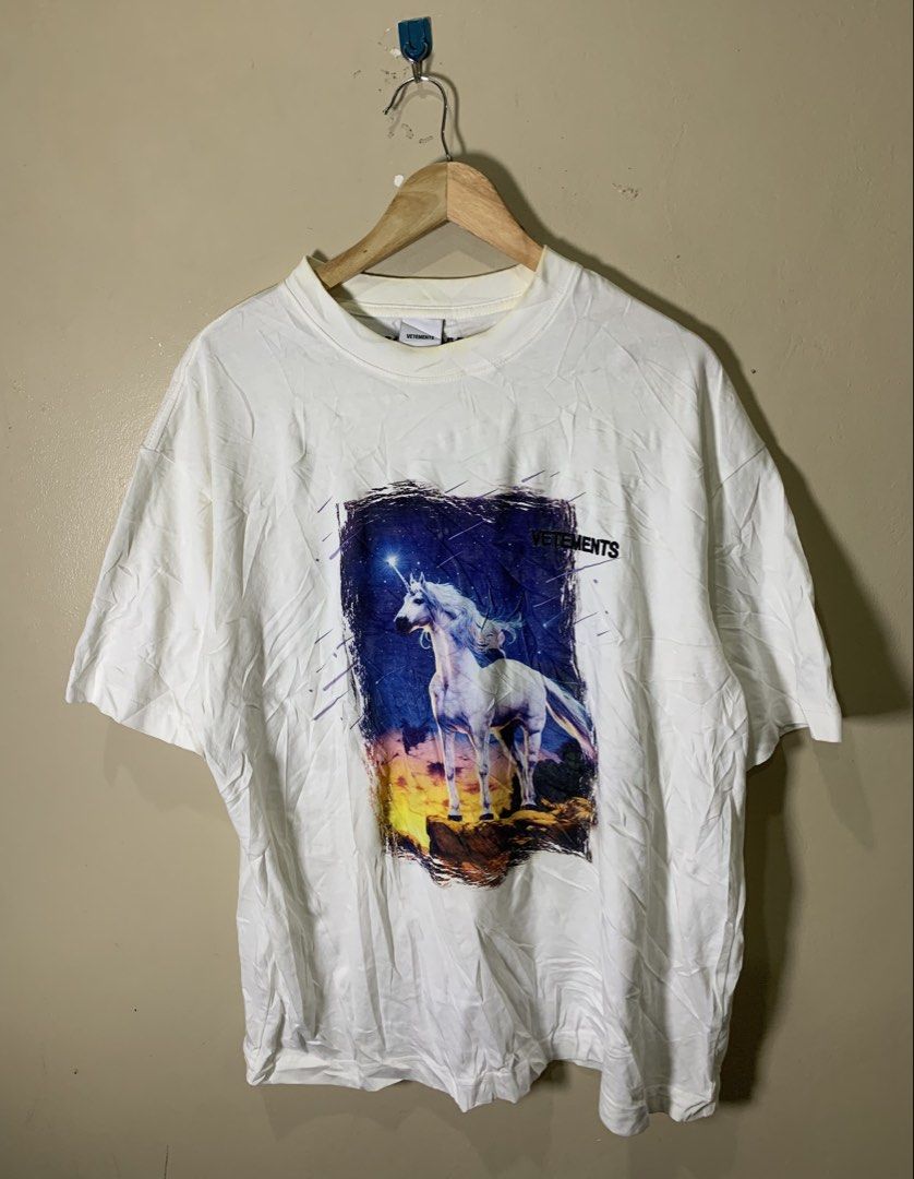 VETEMENTS tee shirt (Category: Tshirts & Polo Shirts ) located in Molave. Submitted by mysticbird_38213e (Listing ID 1470252244, Image 2). Description: Washable dirt Solid po nito Wash ko po muna, bago e ship .