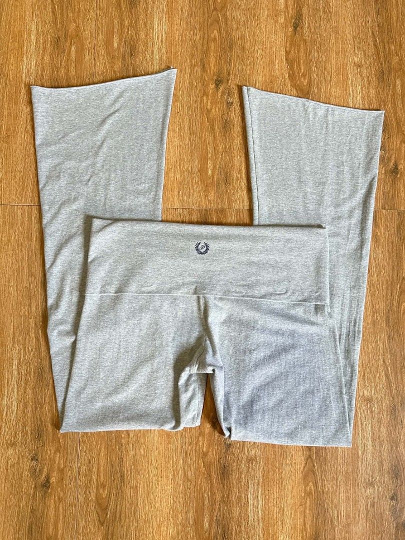 Victoria secret Pink Foldover Flared pants (Category: Other Bottoms) located in Manila. Submitted by y2k_neggy (Listing ID 1470056767, Image 1). Description: Excellent condition/ No flaws Size: Large Dm me‼️.
