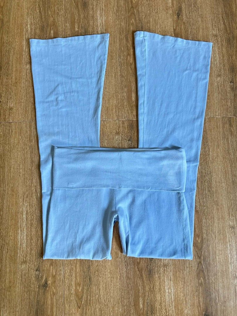 Victoria secret Pink Foldover Flared (Category: Other Bottoms) located in Manila. Submitted by y2k_neggy (Listing ID 1470156914, Image 2). Description: Issue: Stains, Repair part/ Color faded Size: Meduim Dm me.