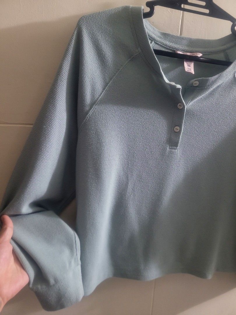 Victoria Secret Textured top (Category: Blouses) located in Los Banos. Submitted by lopecruz (Listing ID 1470268939, Image 2). Description: 22"armpit laid flat 20"length S-M condition : like new.